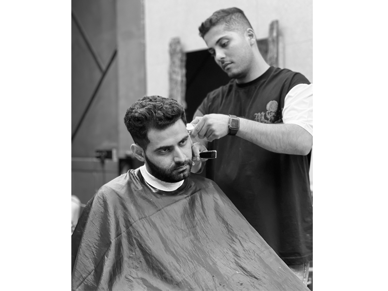 خانه داماد و آموزشگاه آرایشگری مردانه محمد جاوید در مشهد