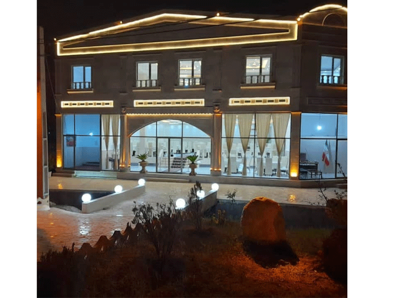 تالار پذیرایی قصر یاقوت در نیر