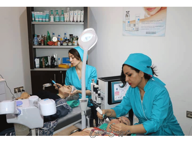 کلینیک تخصصی پوست و مو راویس در مشهد